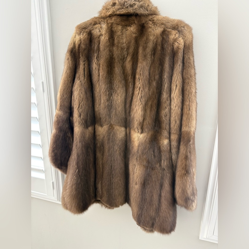 Elegant Brown Mink Coat - Picture 5 of 6